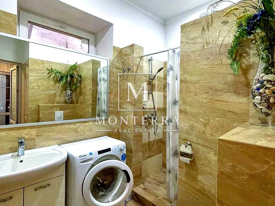 Будинок. Київ, Прирічна вул.