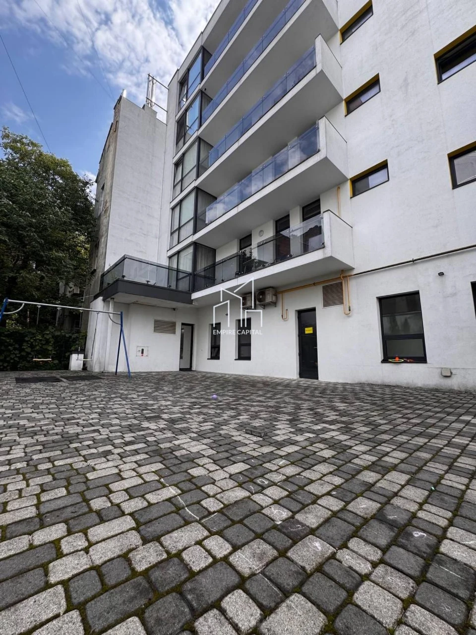 Продаж / Квартира по вул. Єфремова, Новобудова