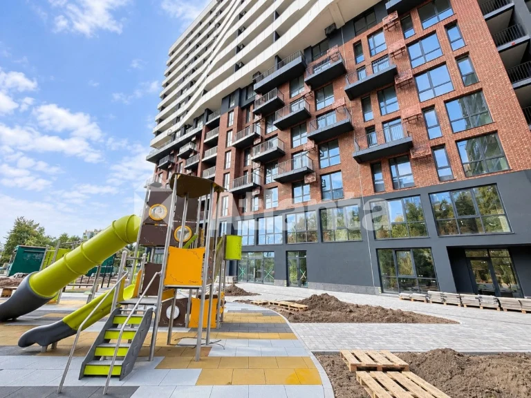 Продаж двокімнатної квартири в  ЖК бізнес-класу "Auroom Sola