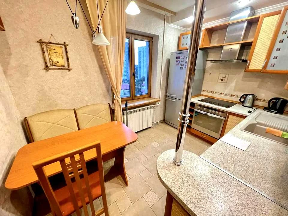 Квартира. Київ, Йорданська вул.