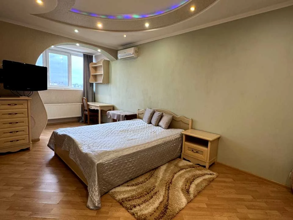 Квартира. Київ, Олега Мудрака вул.