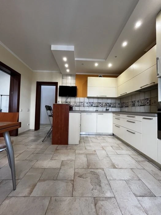 Soho Residence residential complex 155 sq. m. Holosiivskyi Avenue, center,