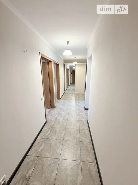 Sale of a 3-room apartment 70 sq. m on Volodymyr Iasiuk Avenue 27A