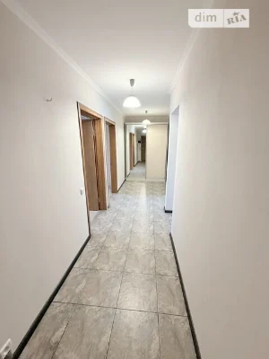 Sale of a 3-room apartment 70 sq. m on Volodymyr Iasiuk Avenue 27A