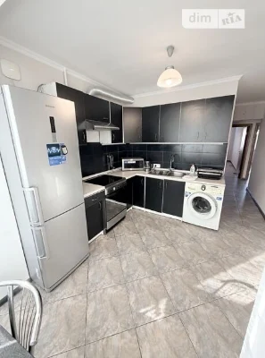 Sale of a 3-room apartment 70 sq. m on Volodymyr Iasiuk Avenue 27A