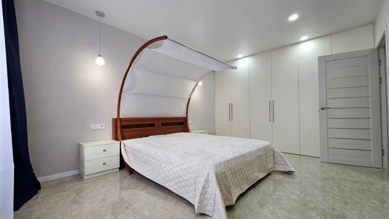 No commission! Rent 2-room apartment. Shelter. Generator.