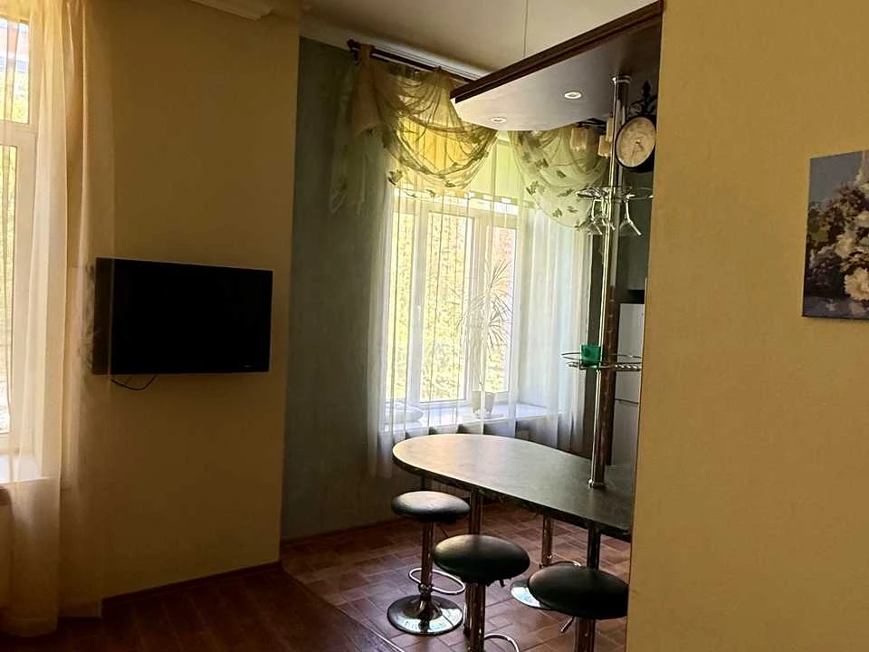 Квартира. Київ, Предславинська вул.
