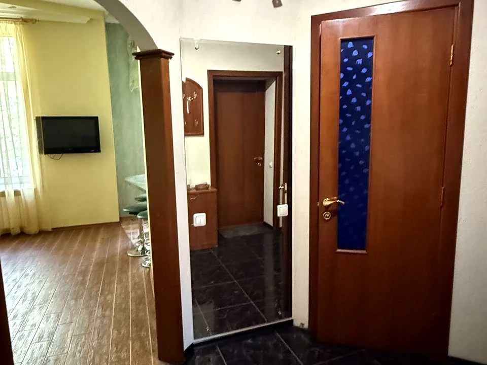 Квартира. Київ, Предславинська вул.