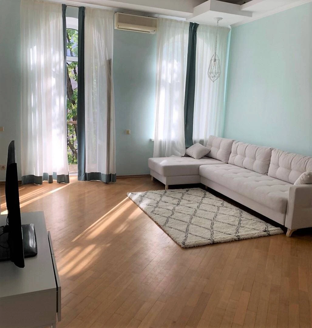 БЕЗ КОМІСІЇ! Здам в оренду 2 к. квартиру 70 м² на Липках!