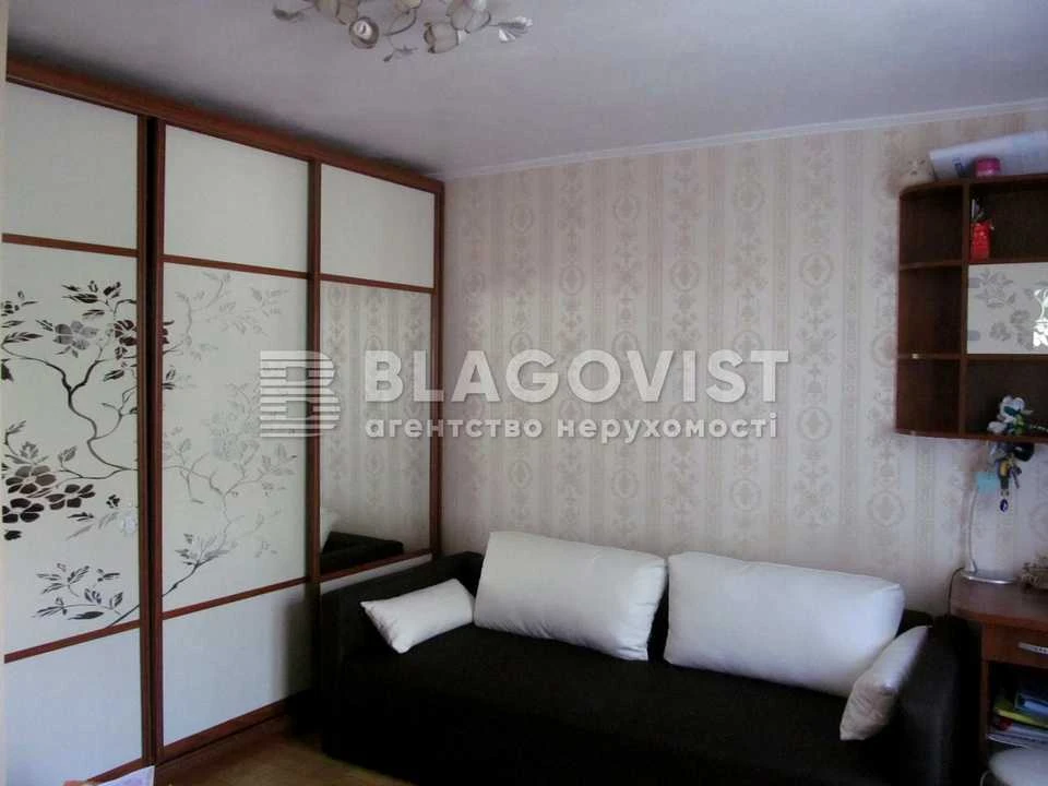 Квартира. Київ, Предславинська вул.