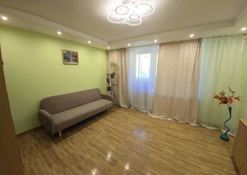 Продам 2-к квартиру 75 кв.м с ремонтом, 3/10 эт., Ботанические