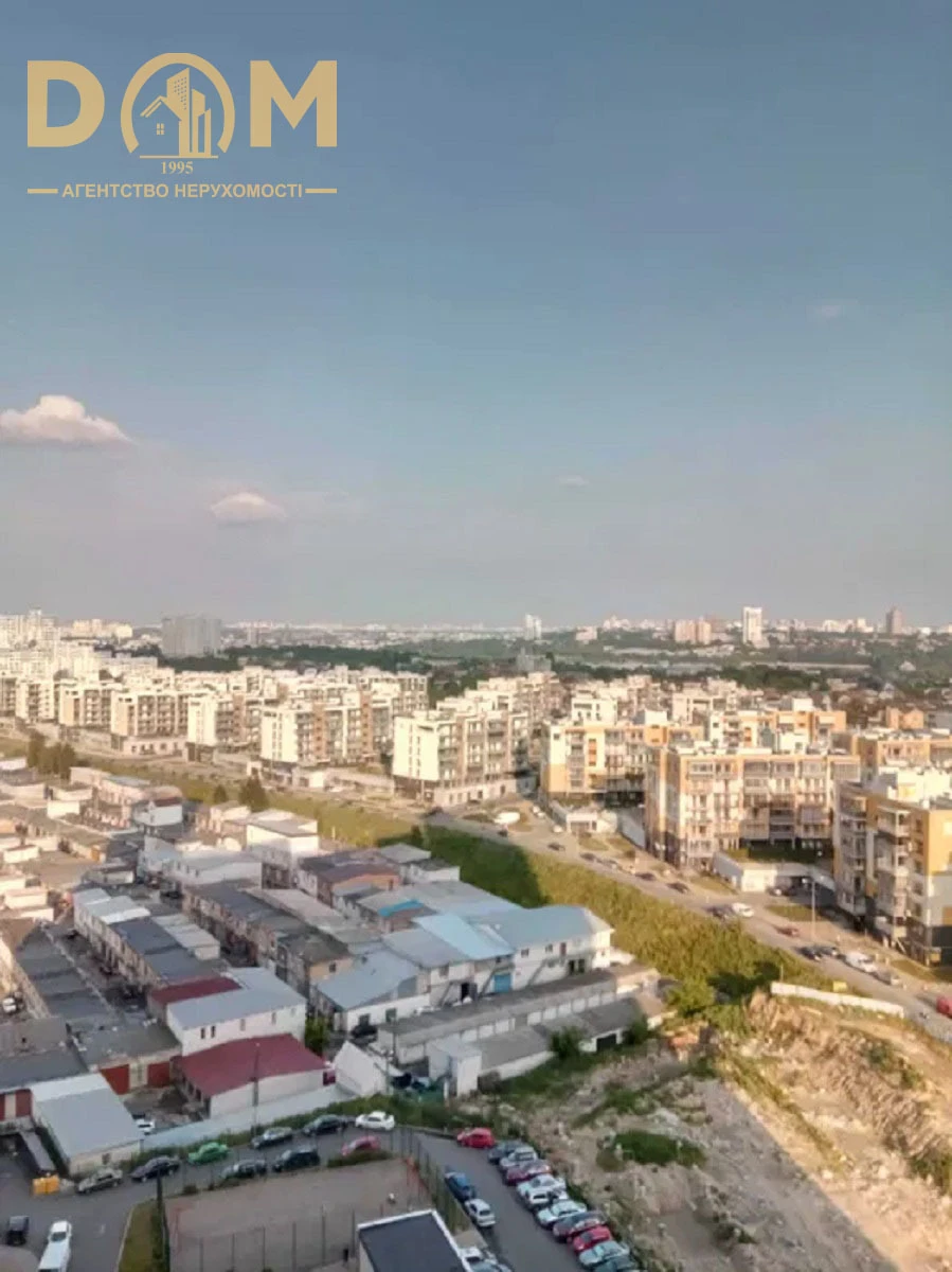 Продажа 3-комнатной квартиры 96 м², Сергея Данченко ул., 1