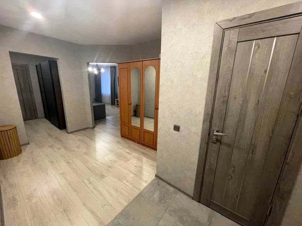 Квартира. Київ, вулиця Сім'ї Стешенків