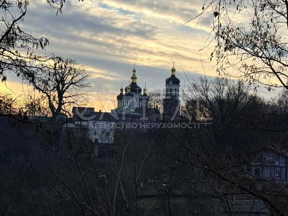 Ділянка. Київ, Хортицька вул.