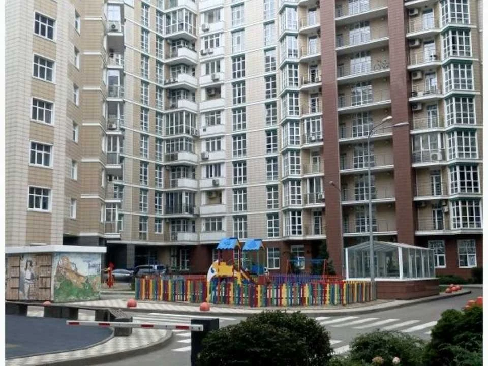 Квартира. Киев, улица Василя Тютюнника