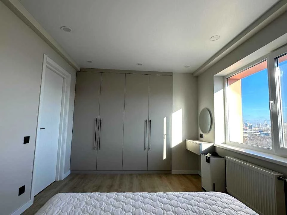 Apartment. Kyiv, KIRYLYVS'KA STREET.