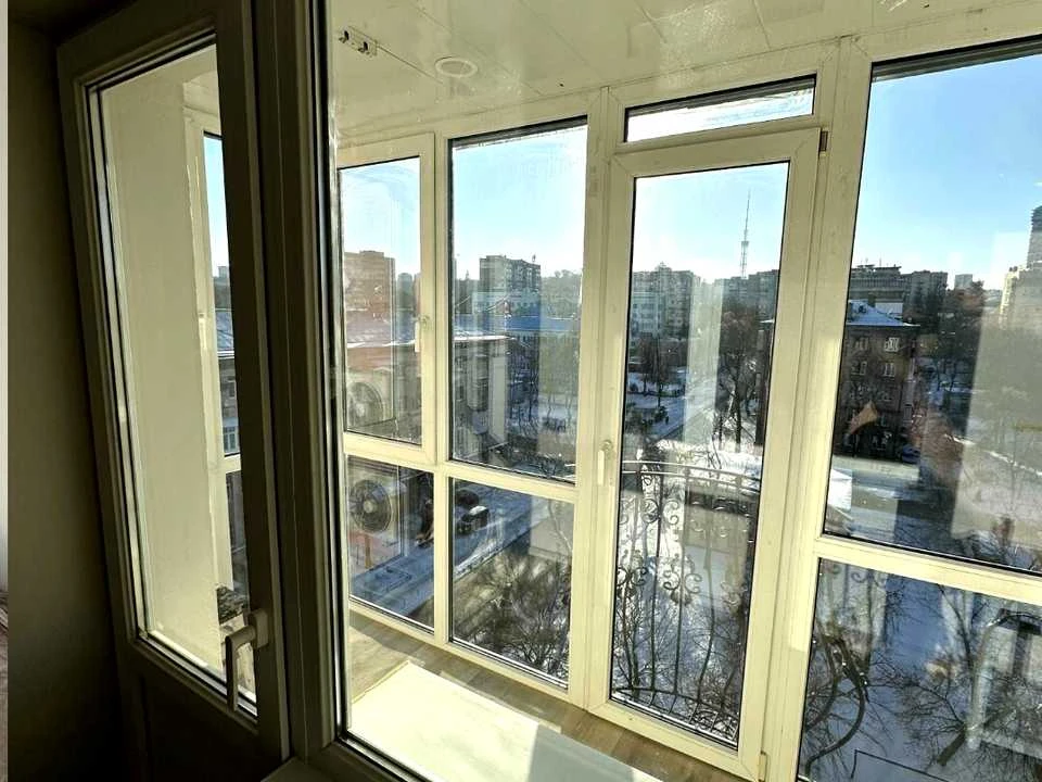 Apartment. Kyiv, KIRYLYVS'KA STREET.