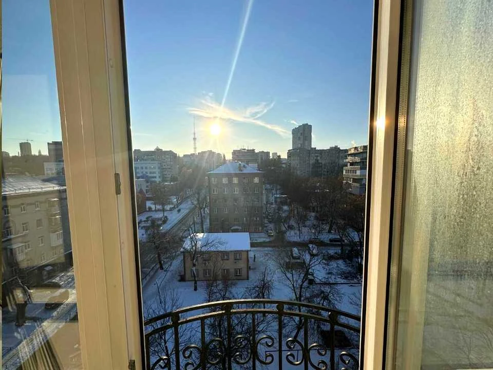 Apartment. Kyiv, KIRYLYVS'KA STREET.