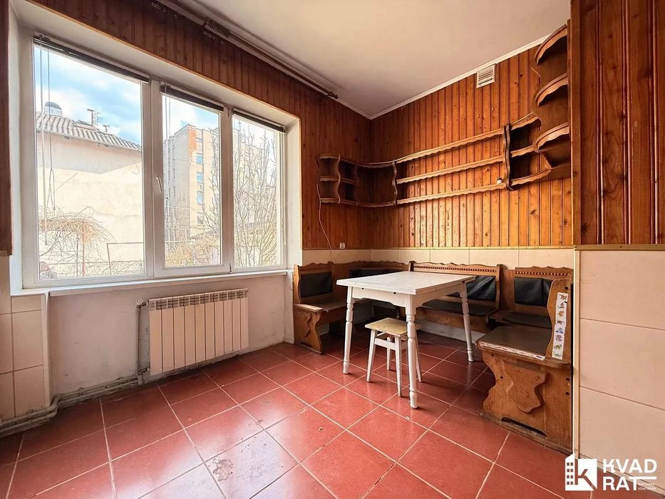 Продажа 4-ком в центре возле вокзала с гаражом и земельной