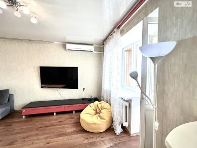 Long Term Rental Apartment, Poczynki