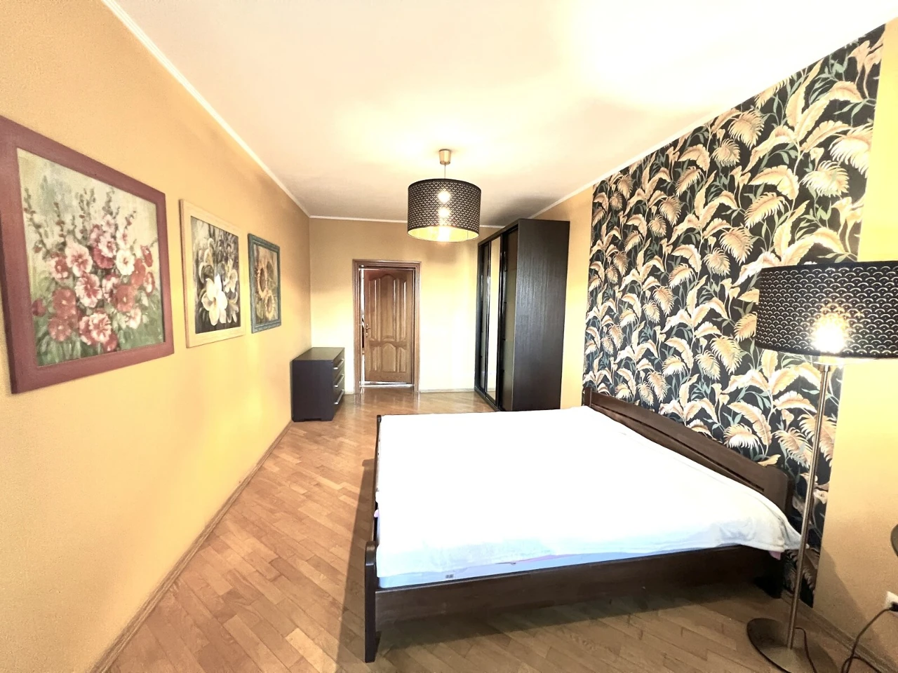 Long Term Rental Apartment, Poczynki