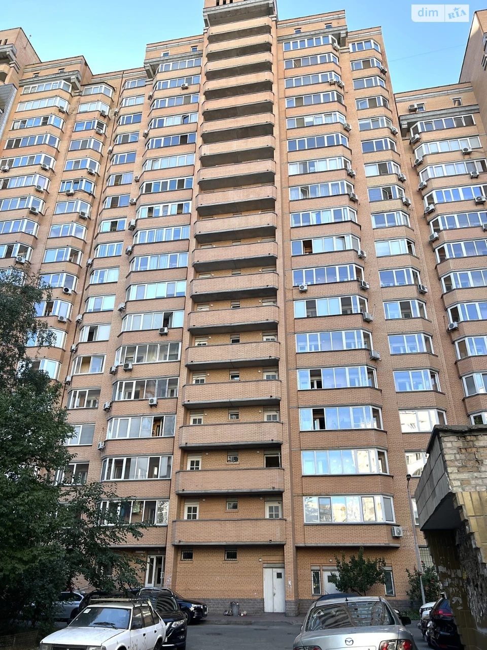 Long Term Rental Apartment, Poczynki