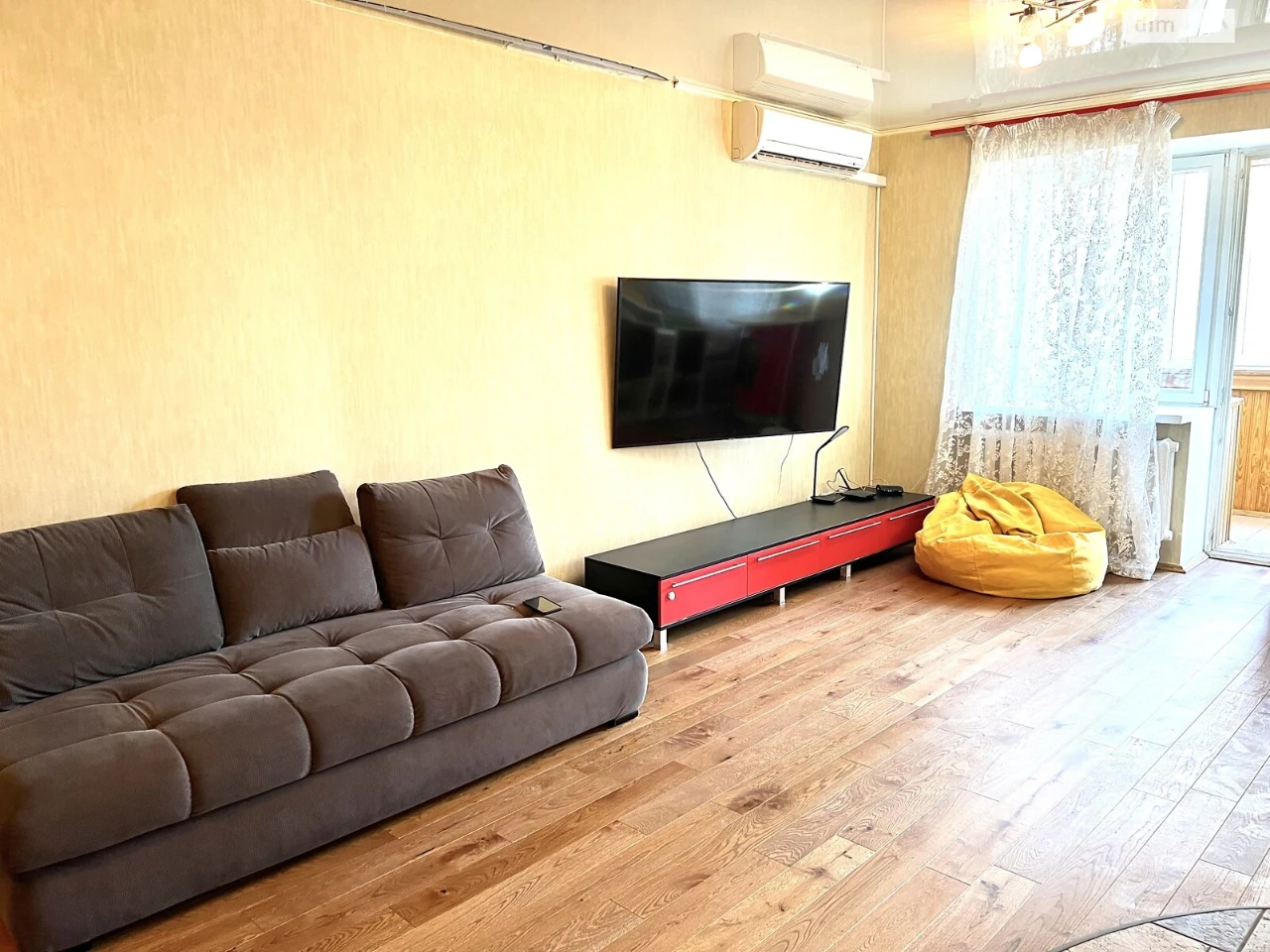 Long Term Rental Apartment, Poczynki