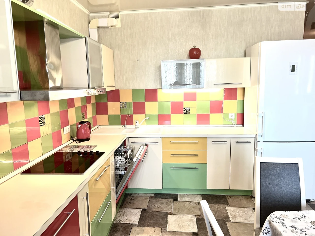 Long Term Rental Apartment, Poczynki