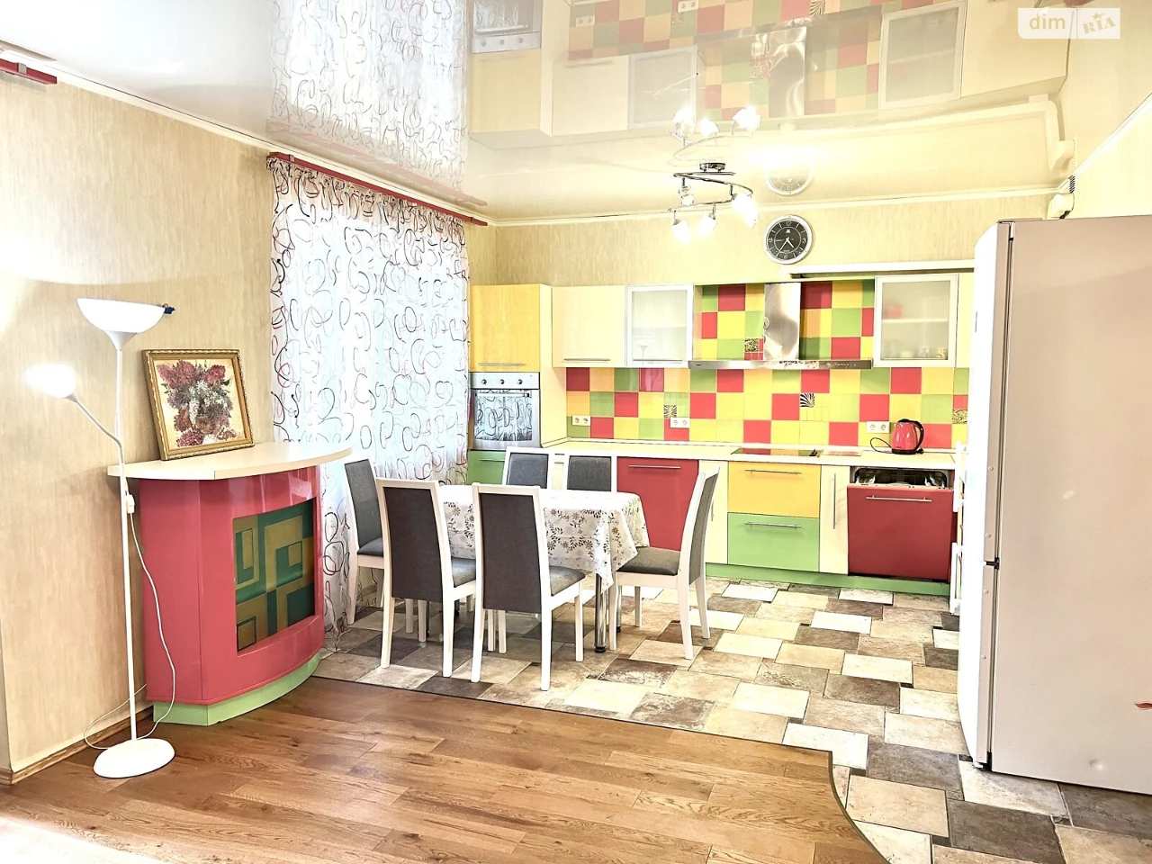 Long Term Rental Apartment, Poczynki