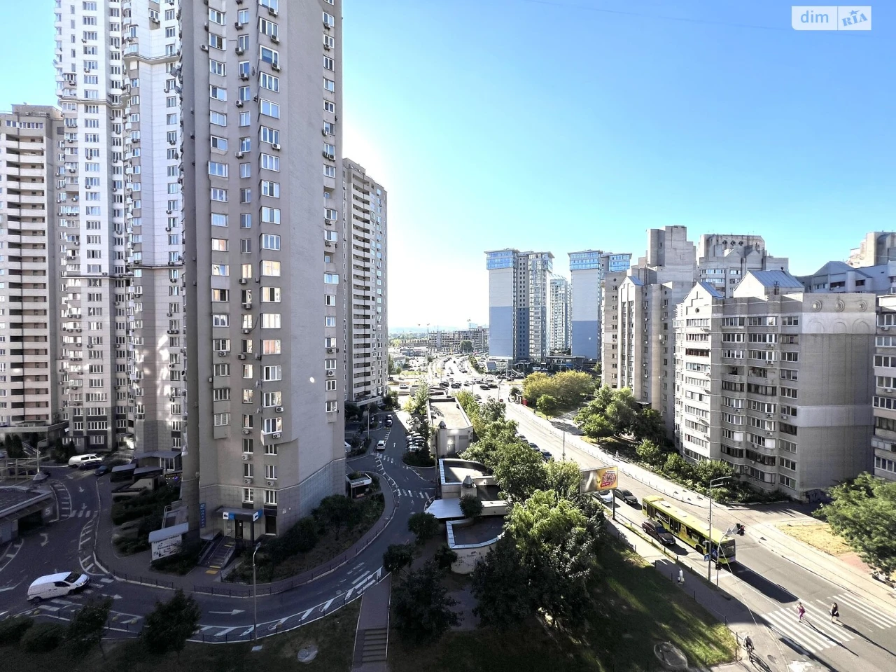 Long Term Rental Apartment, Poczynki
