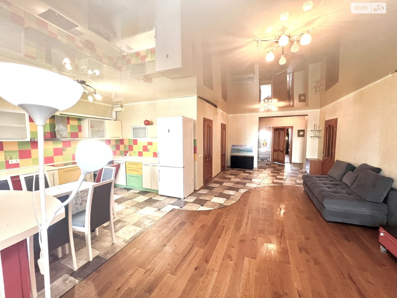 Long Term Rental Apartment, Poczynki