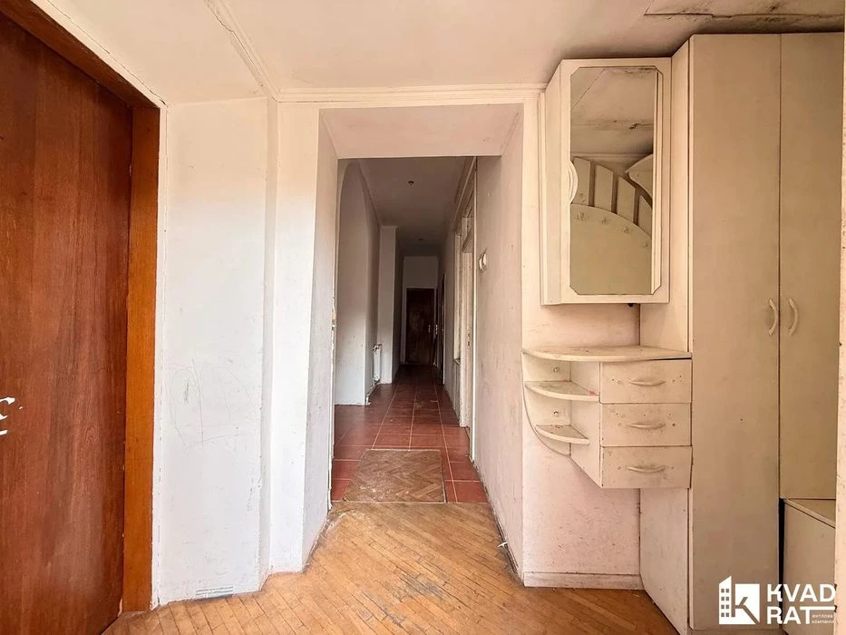 Продажа 4-ком в центре возле вокзала с гаражом и земельной