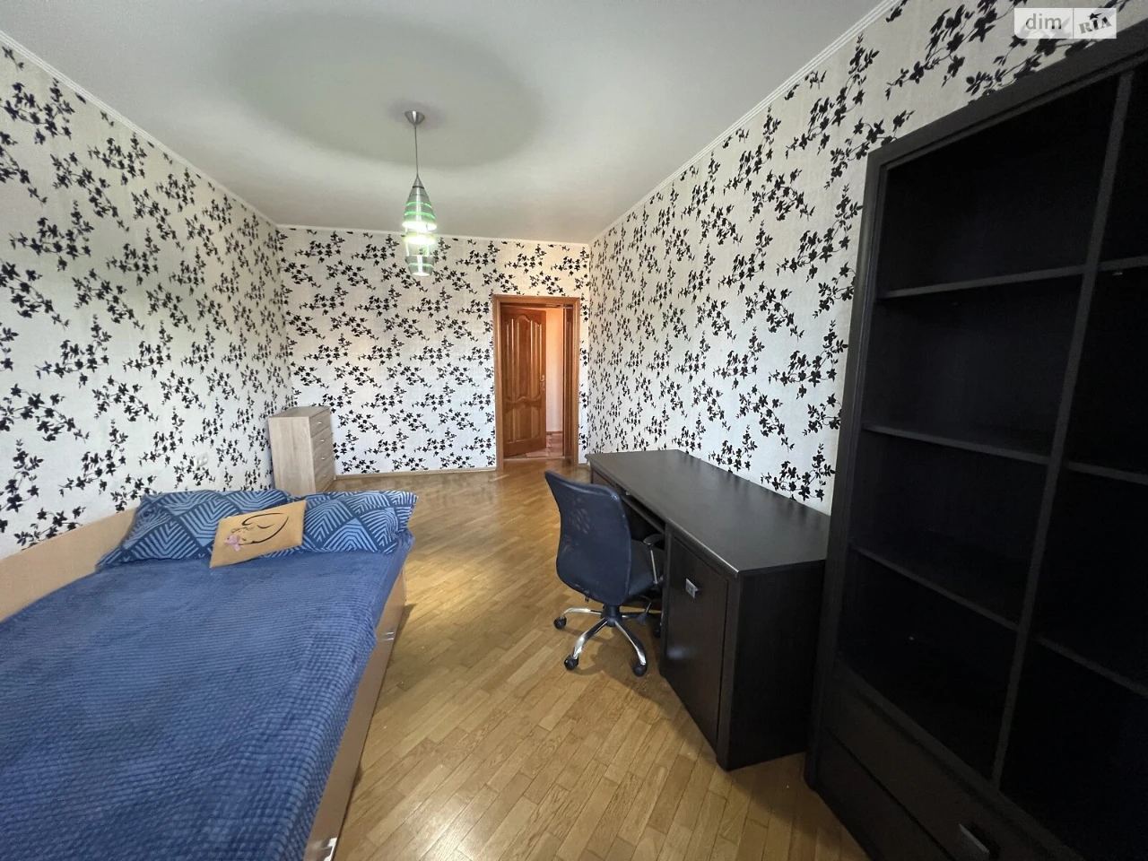 Long Term Rental Apartment, Poczynki