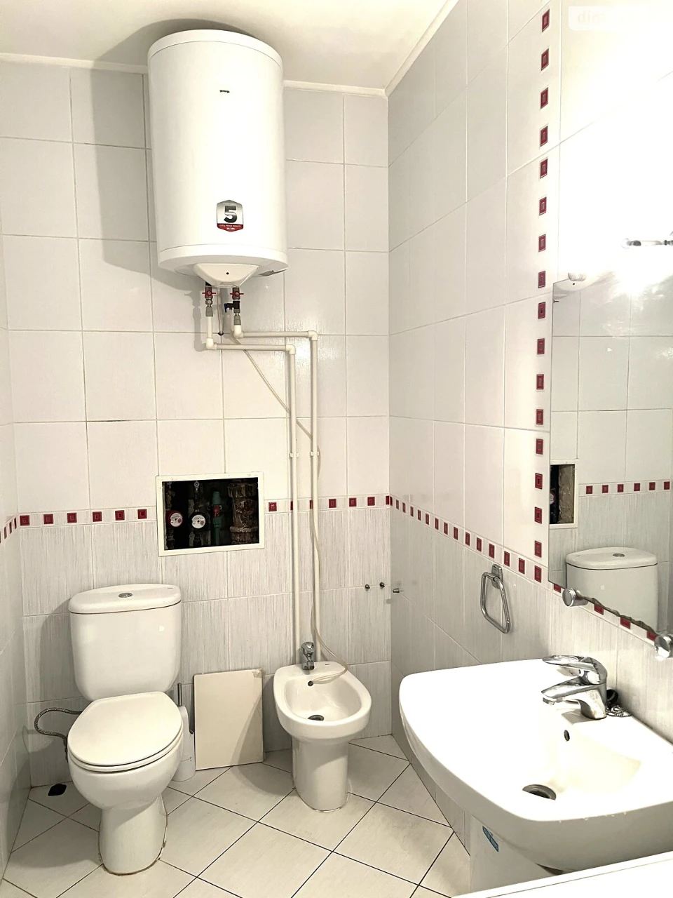 Long Term Rental Apartment, Poczynki