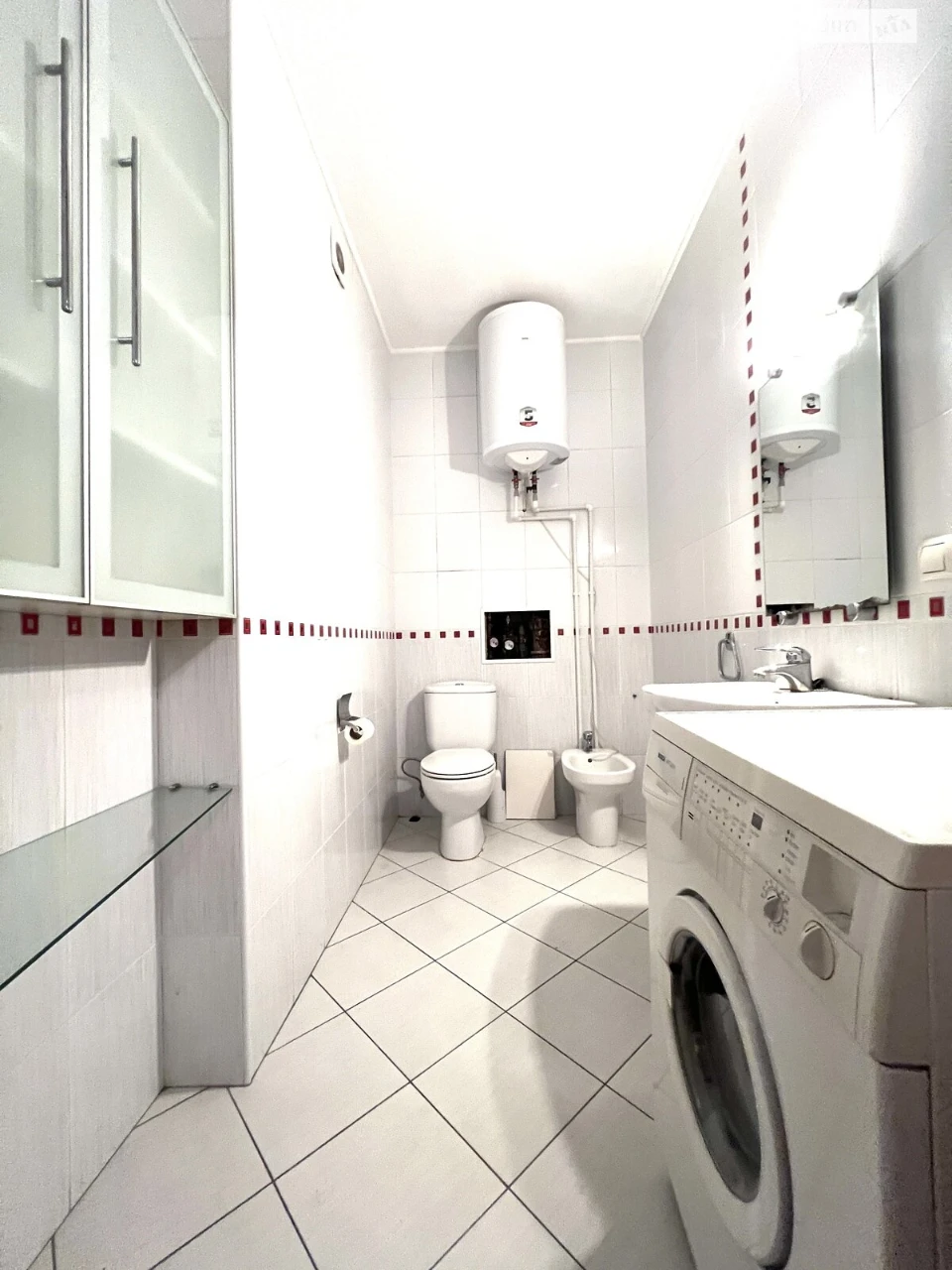 Long Term Rental Apartment, Poczynki