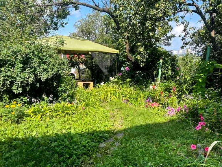 Будинок. Київ, Альпійська вул.