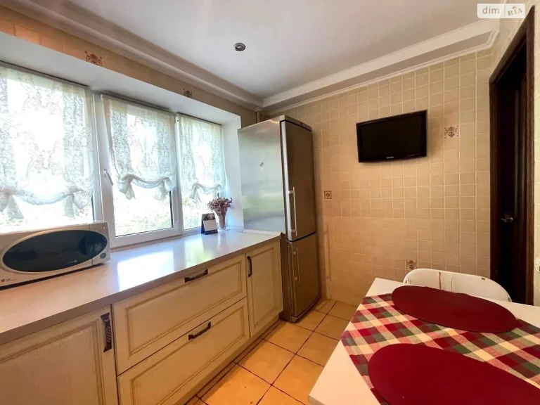 Long-Term Rent, Peretravneve District Apartment