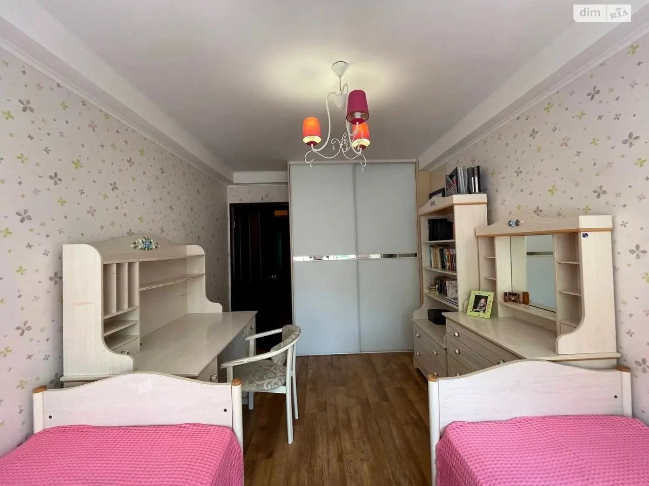 Long-Term Rent, Peretravneve District Apartment