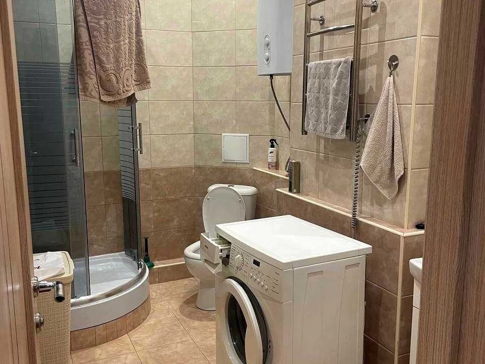 Квартира. Київ, Драгоманова вул.
