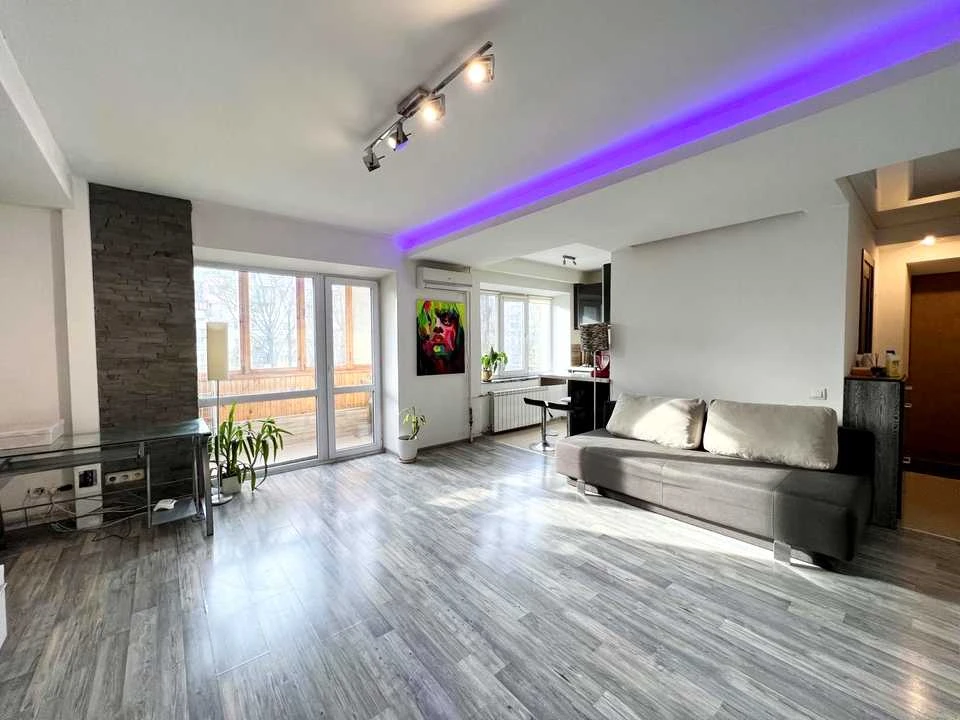 Apartment. Kyiv, Entuziastiv St.