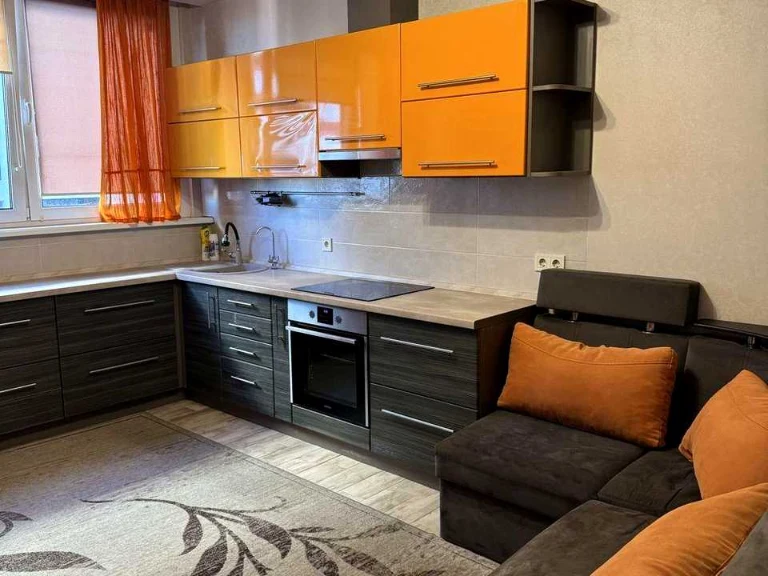 Apartment. Kyiv, Dragomanova St.