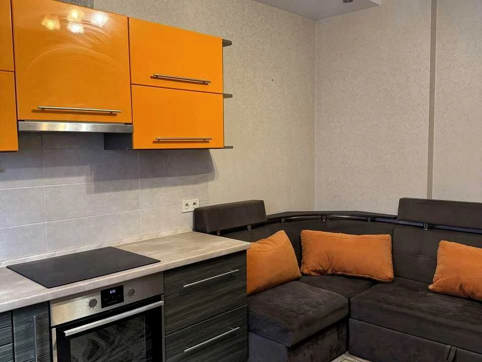 Apartment. Kyiv, Dragomanova St.