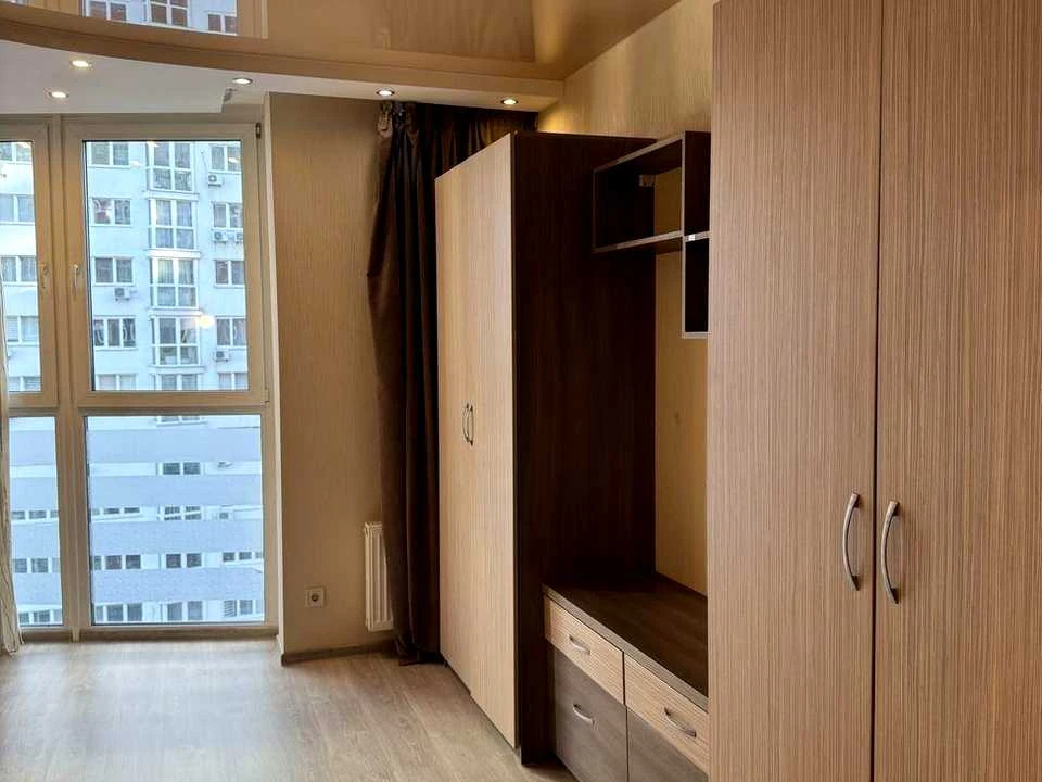 Apartment. Kyiv, Dragomanova St.