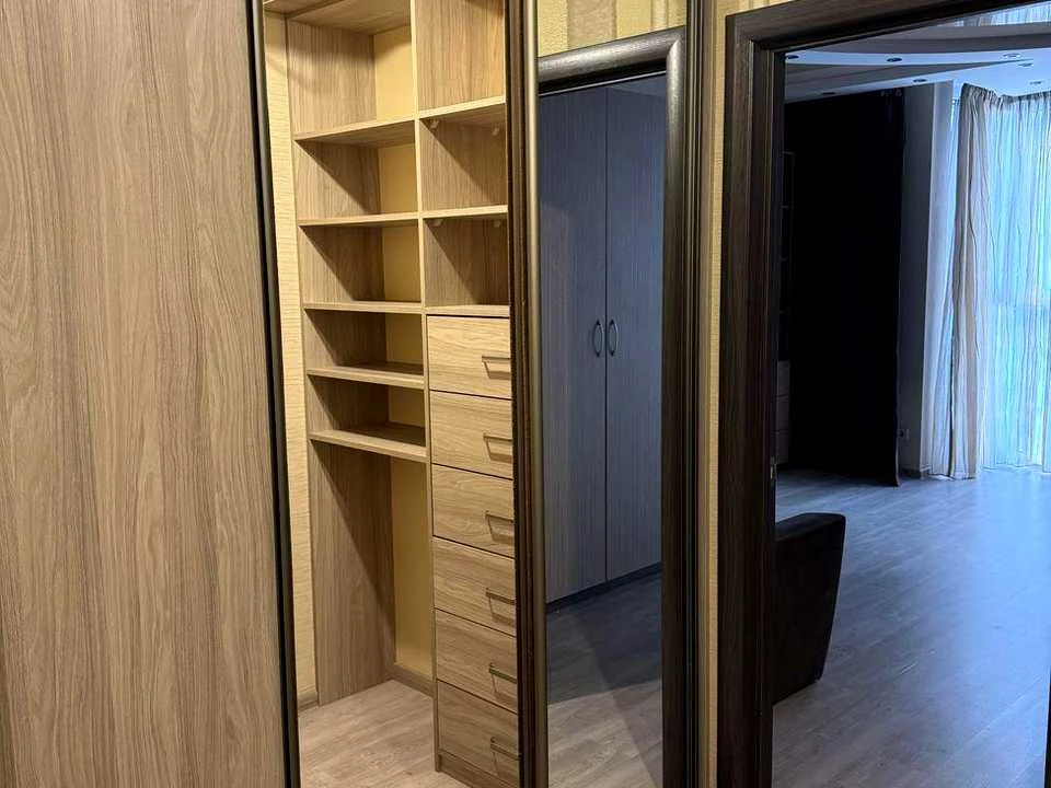 Apartment. Kyiv, Dragomanova St.