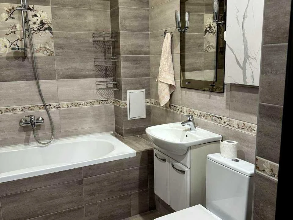 Apartment. Kyiv, Dragomanova St.