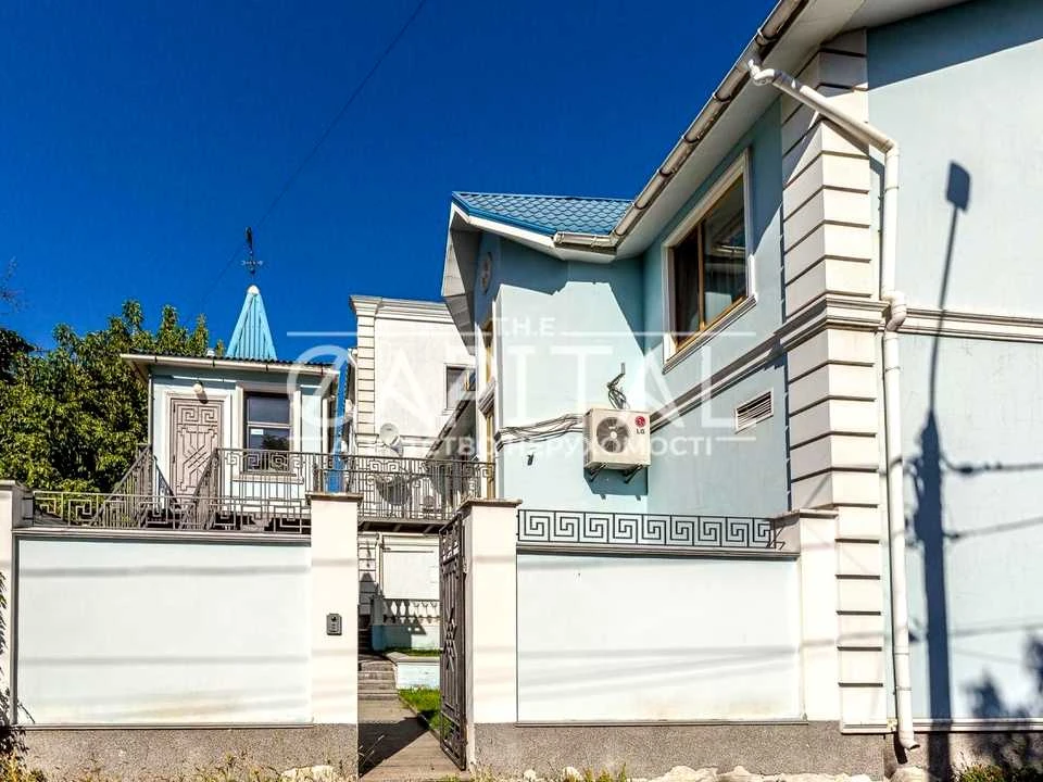 House. Kyiv, Zvirynetska St.