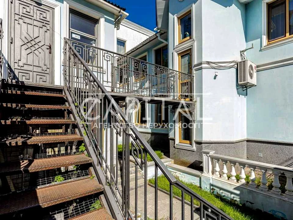 House. Kyiv, Zvirynetska St.