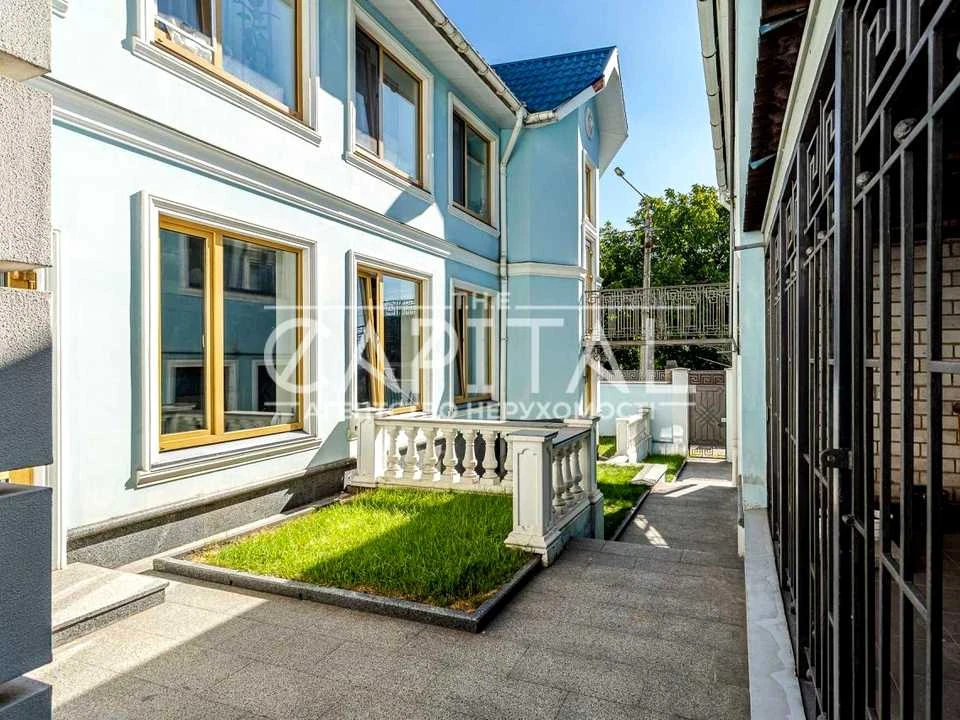House. Kyiv, Zvirynetska St.