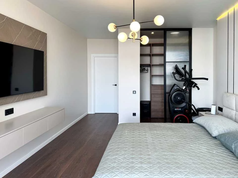 Apartment. Kyiv, Mikyslo-Slobidska St.