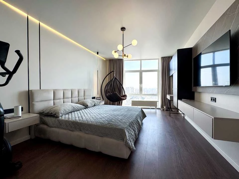 Apartment. Kyiv, Mikyslo-Slobidska St.